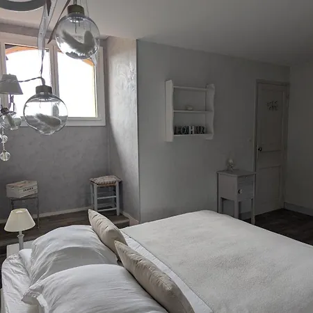 Dans Un Cadre Bucolique Avec Petit-dejeuner 홈스테이 *