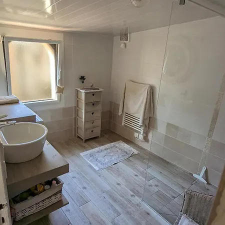 Dans Un Cadre Bucolique Avec Petit-dejeuner Sevremoine