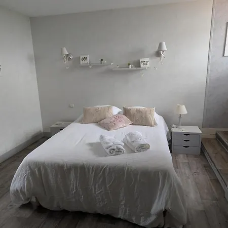 Dans Un Cadre Bucolique Avec Petit-dejeuner 홈스테이 Sevremoine