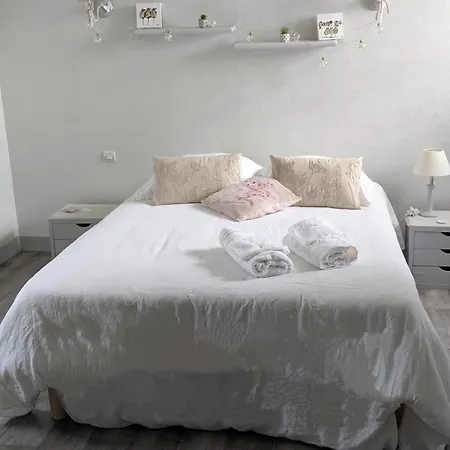 Dans Un Cadre Bucolique Avec Petit-dejeuner *