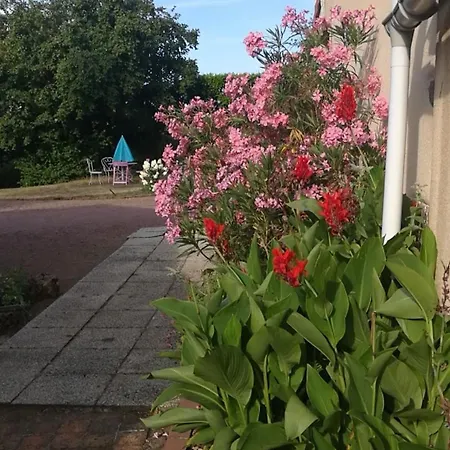 Dans Un Cadre Bucolique Avec Petit-dejeuner Sevremoine
