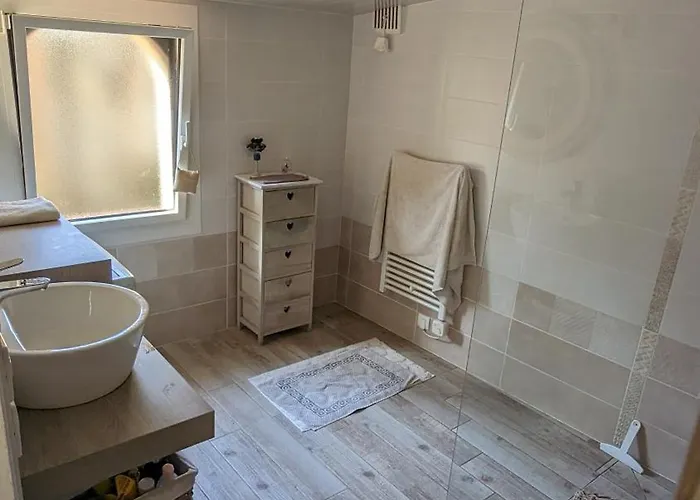 Dans Un Cadre Bucolique Avec Petit-dejeuner Sevremoine