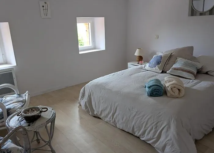 Dans Un Cadre Bucolique Avec Petit-dejeuner Δωμάτια σε οικογενειακή κατοικία *