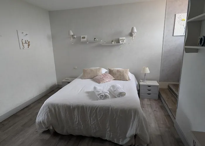 Dans Un Cadre Bucolique Avec Petit-dejeuner Δωμάτια σε οικογενειακή κατοικία Sevremoine