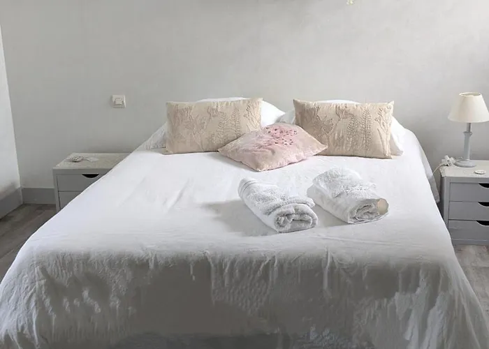 Dans Un Cadre Bucolique Avec Petit-dejeuner *