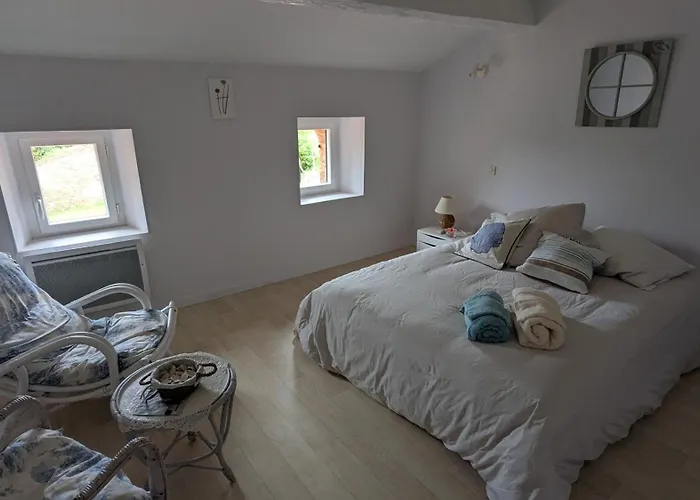 Dans Un Cadre Bucolique Avec Petit-dejeuner Δωμάτια σε οικογενειακή κατοικία *