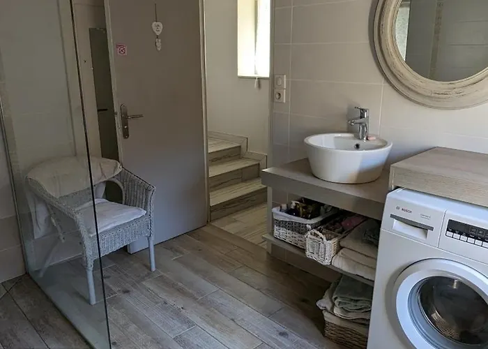 Dans Un Cadre Bucolique Avec Petit-dejeuner Sevremoine